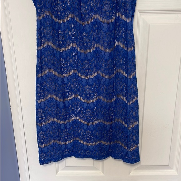 Junior’s Elegant Blue Lace Dress - Picture 3 of 9